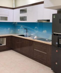 Tủ bếp melamine là 1 loại tủ bếp gỗ công nghiệp được sản xuất trên 1 dây chuyền công nghệ hiện đại.