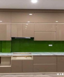 Tủ bếp melamine là 1 loại tủ bếp gỗ công nghiệp được sản xuất trên 1 dây chuyền công nghệ hiện đại.